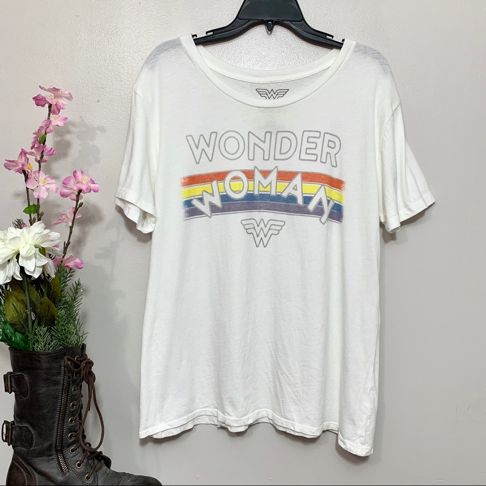NWOT Wonder Woman Women's Off White Logo Graphic Short Sleeve T-Shirt